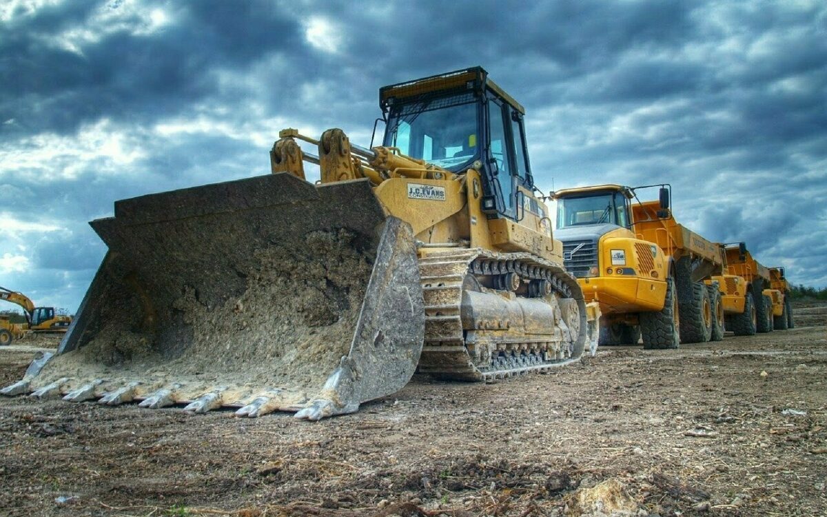 Steinbruch Bagger und Maschinen auf Steinen Steinbruch Bagger und Maschinen auf Steinen